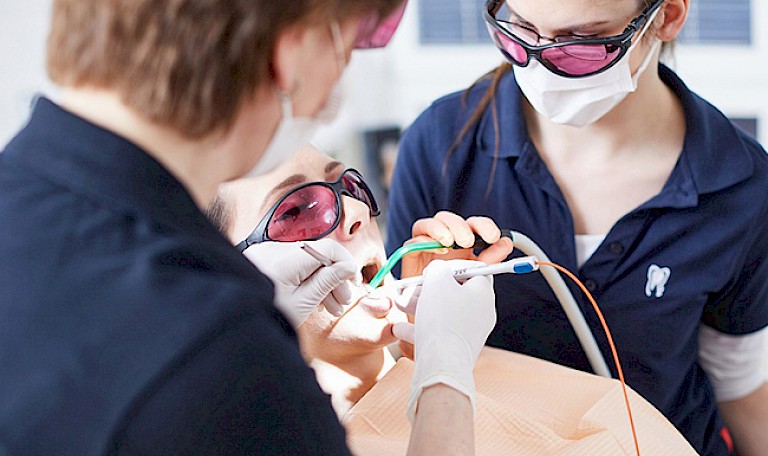 Individuelle Zahnbehandlung in der Zahnarztpraxis Markkleeberg
